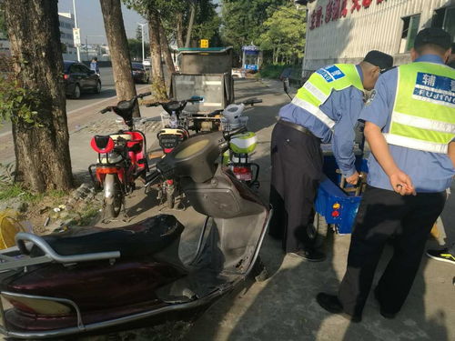 塘廈公安今天出動(dòng)800多警力,還有裝甲運(yùn)兵車 特種防暴車